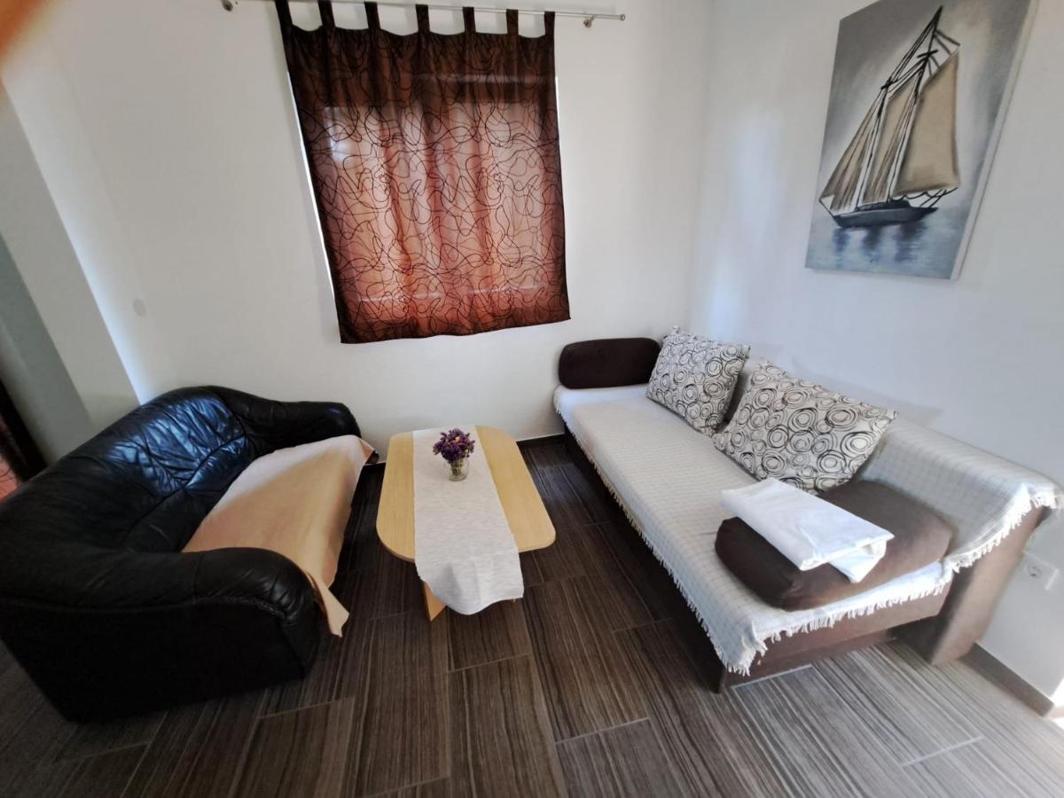Apartmani Dusica Lumbarda Luaran gambar